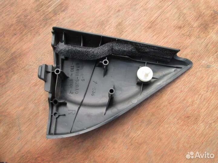 Уголок двери правый Toyota Platz NCP16 2NZ-FE