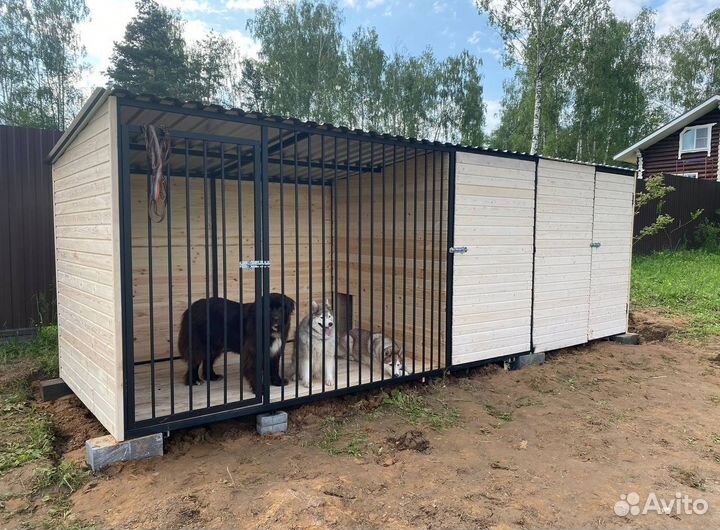 Вольер с хозблоком