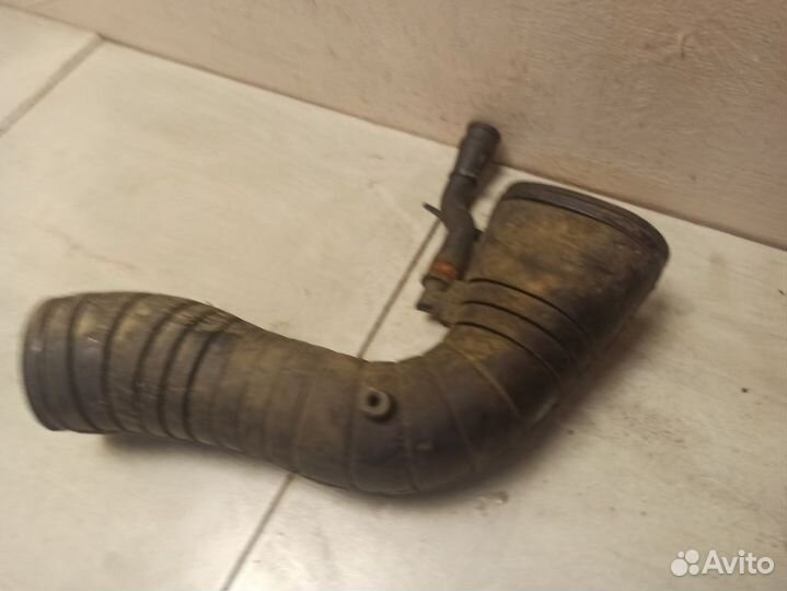 Патрубок воздушного фильтра 357129627N