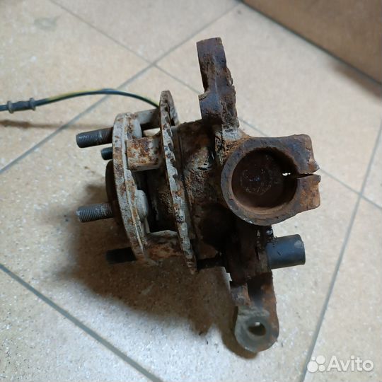 Кулак + ступица передний левый subaru legacy 2