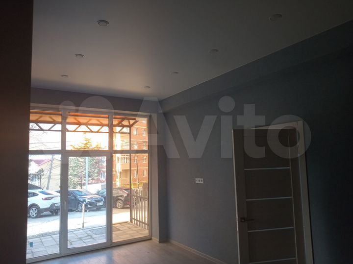 2-к. квартира, 42 м², 1/6 эт.