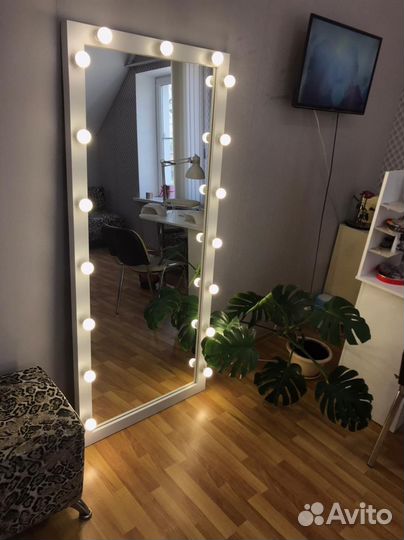 Зеркало с лампочками