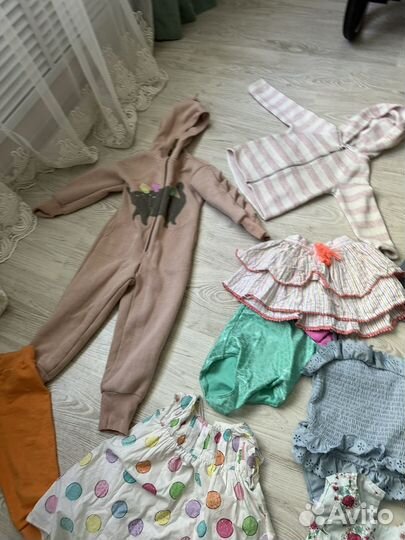 Множество одежды и обуви на малышку