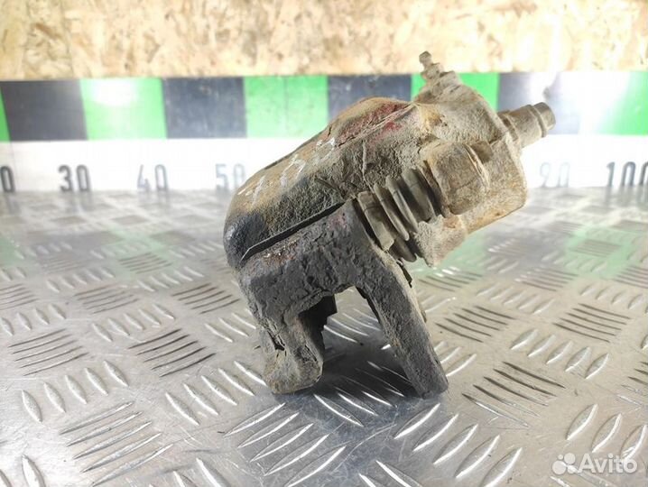 Суппорт передний правый Nissan Almera N15