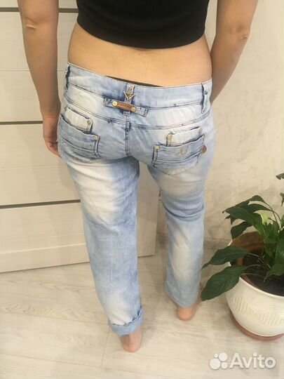 Джинсы женские levis