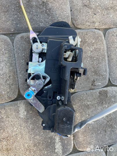 Замок задней правой двери kia spectra