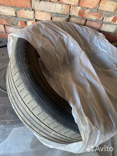 Continental UltraContact 225/50 R20