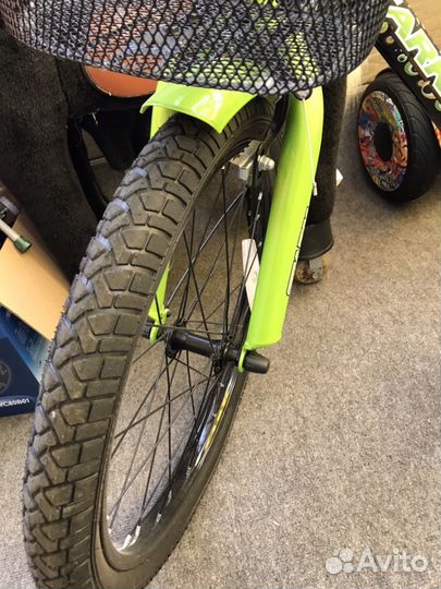 Новый велосипед куплен недавно в магазине для доче