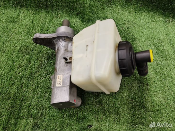 Главный тормозной цилиндр Renault duster 1