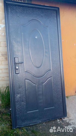 Дверь металлическая с Коробкой, от застройщика