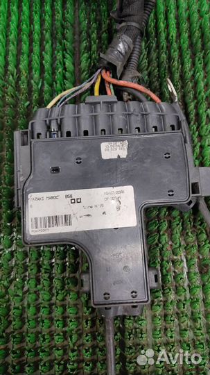 Предохранитель на акб Citroen C4 Grand Picasso 20