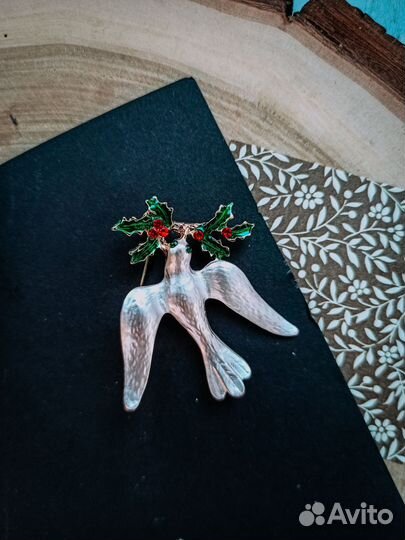 Брошь голубь мира