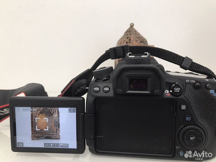 Фотоаппарат Canon 80D Kit