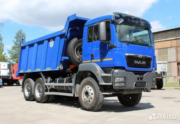 Водитель самосвала