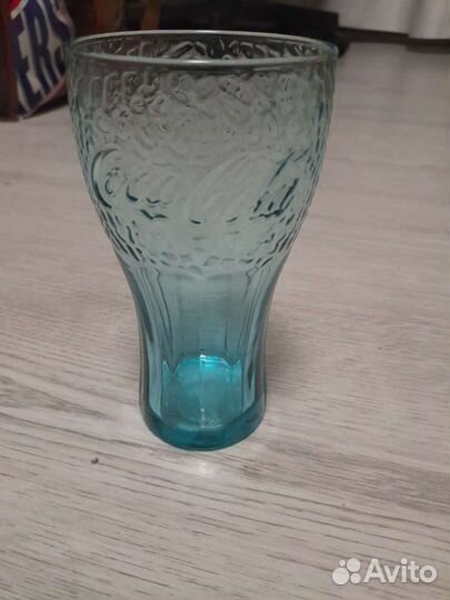 Стаканы кока кола и макдональдс