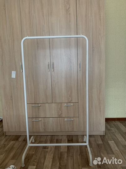 Рейл для одежды