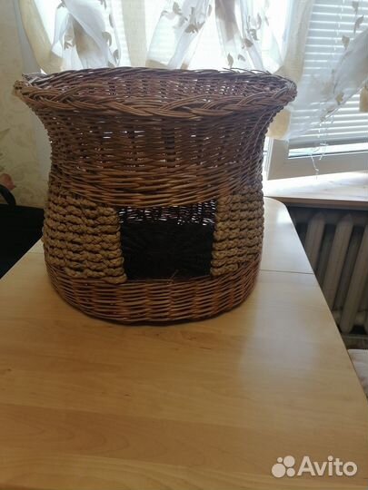 Домик-лежанка для кошки б/у