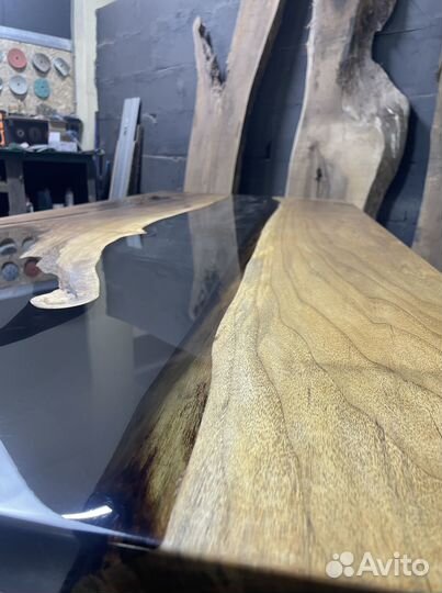 Стол из эпоксидной смолы и слэба