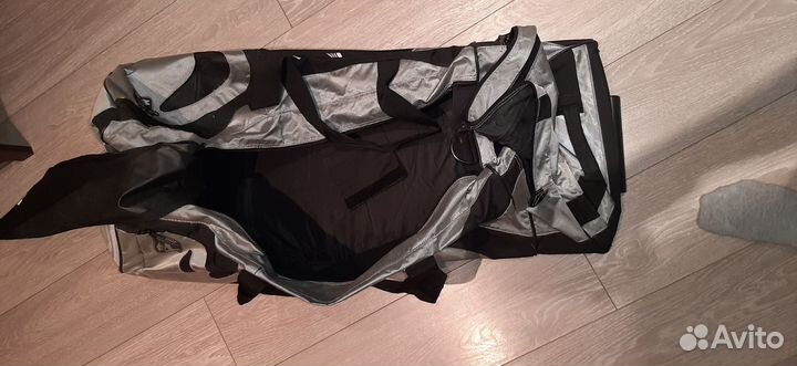 Хоккейная сумка на колесах