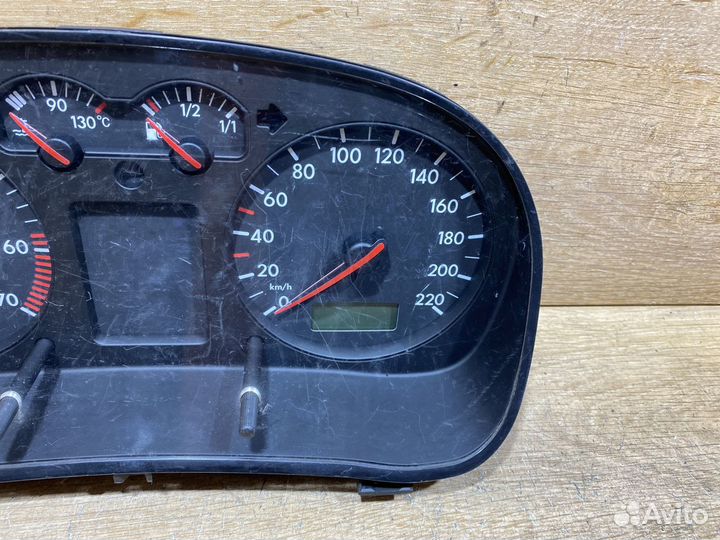 Панель приборов Volkswagen Golf 4 бензин 112708