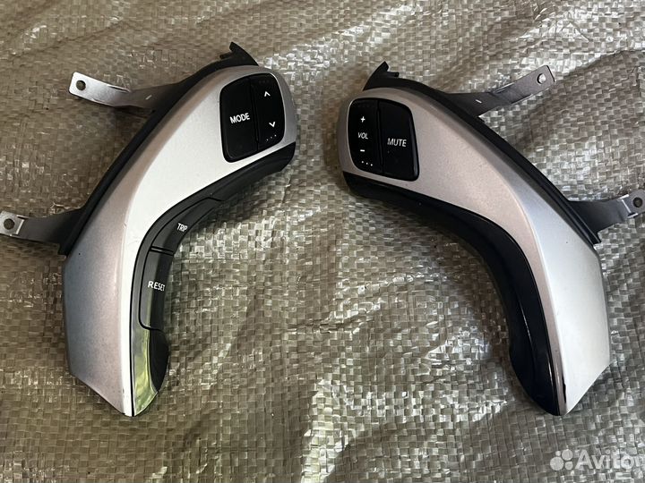 Кнопки на руль Hyundai Elantra V MD / i30