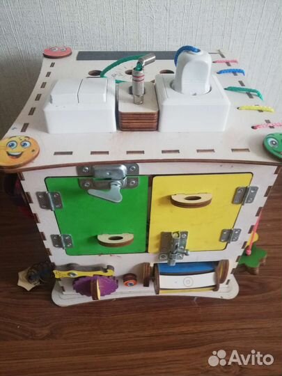 Бизиборд куб