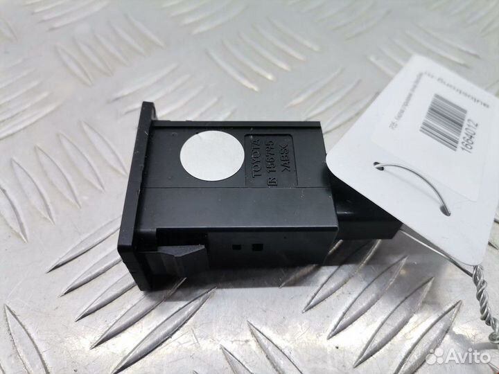 Кнопка открывания люка Toyota Avensis 8484105010