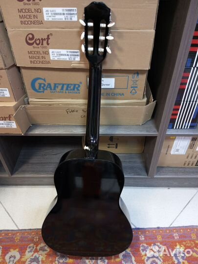 Гитара классическая 3/4 царапины