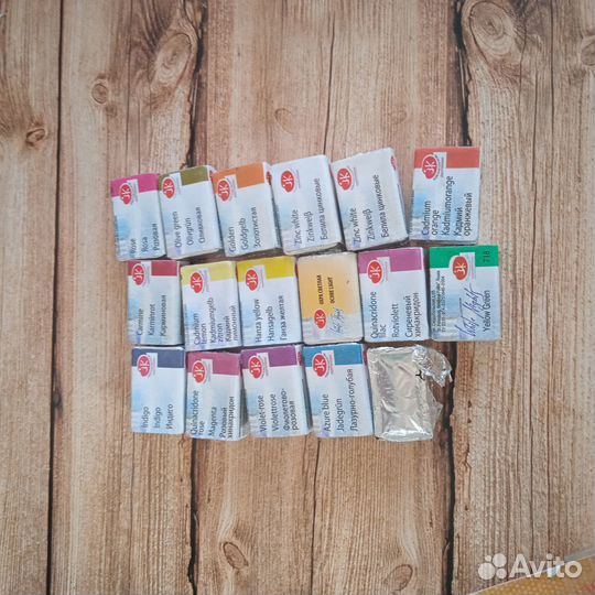 Гуашь, акварель, уголь/соус, карандаши угольные