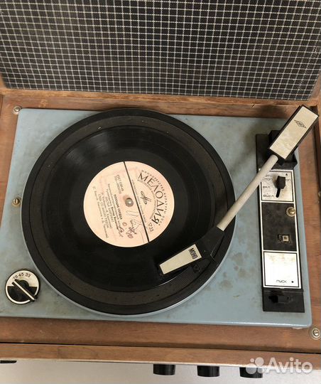 Электрофон проигрыватель пластинок Аккорд-203