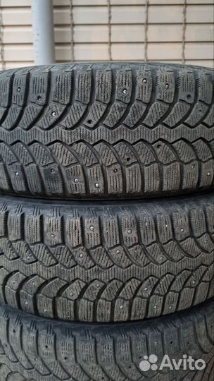 Bridgestone Blizzak Spike-01 185/60 R15 84