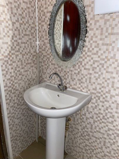 Комната 20 м² в 5-к., 1/1 эт.