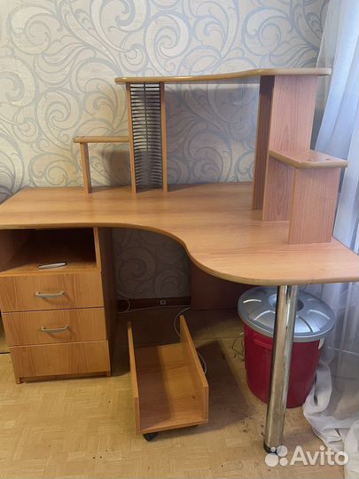 Компьютерный стол