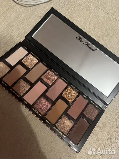 Палетка теней too faced