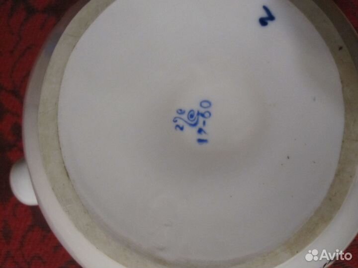 Чайники большие фарфоровые и чайницы