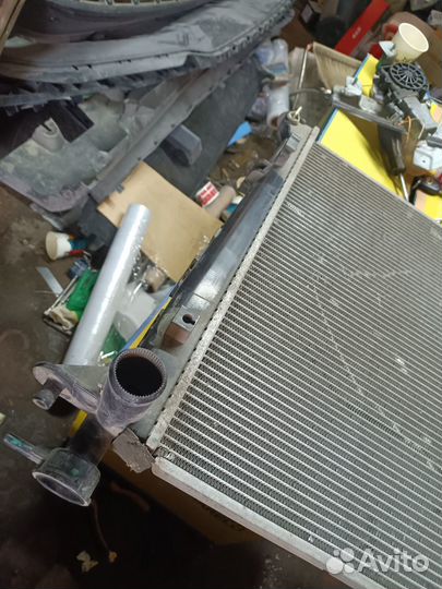 Радиатор охлаждения Kia Sportage 253102Y000