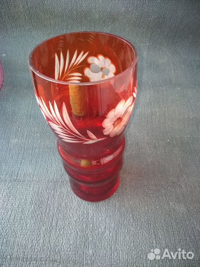 Ваза красное стекло, рубин, двухслойное резное