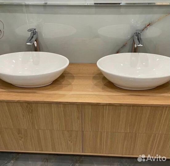 Массивная тумба: элегантность в ванной