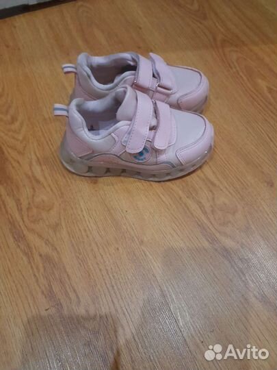 Кроссовки для девочки
