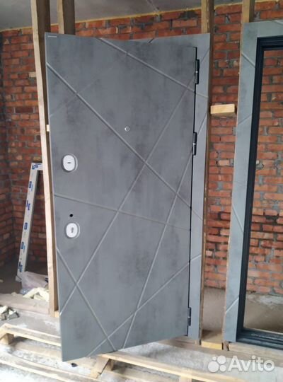 Дверь входная металлическая новая