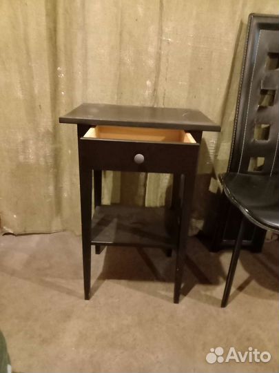 Стол и стулья