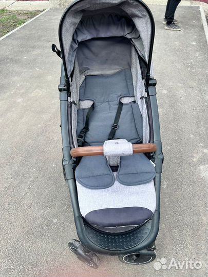 Прогулочная коляска с надувными колесами