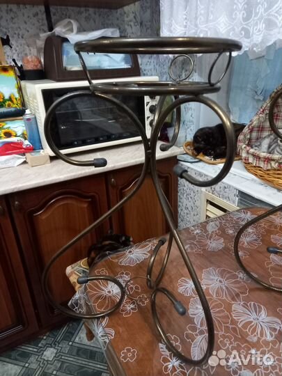Подставка для цветов напольная металлическая