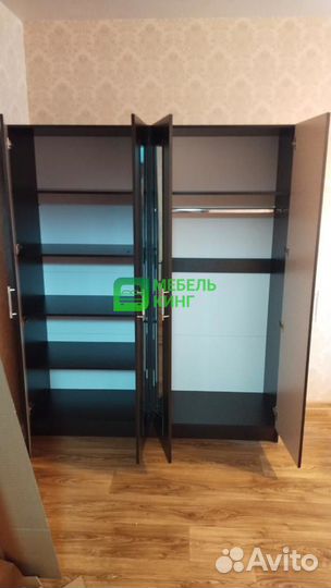 Шкаф с зеркалом