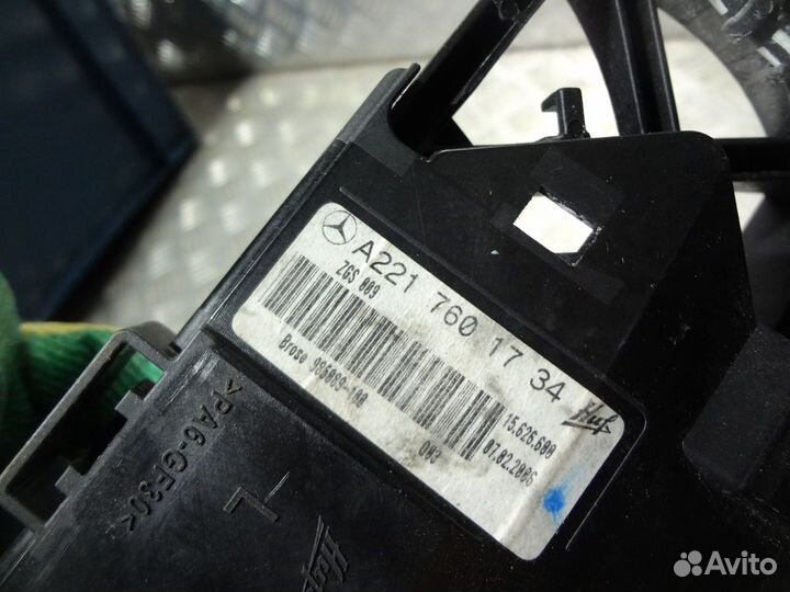 Кронштейн ручки двери передней левой Мерседес