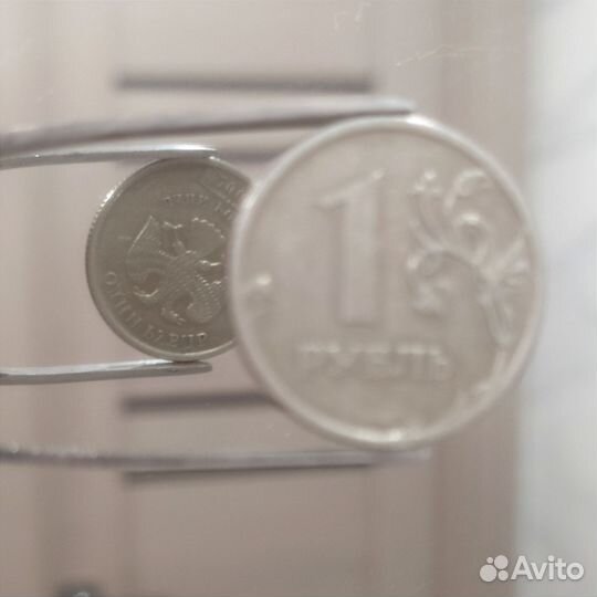 Монета рубль брак