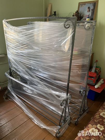 Вешалка для одежды напольная металлическая