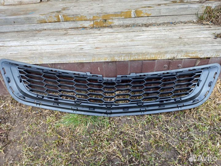 Решотка радиатора Шевроле Кобальт