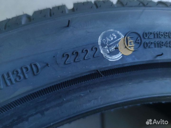 Roadmarch Winter XPro 888 225/40 R18 92H