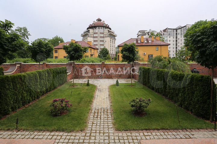 Таунхаус 256,7 м² на участке 2,5 сот.